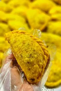 Hình ảnh Bánh gối nhân thịt trứng