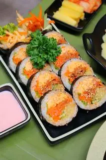 Hình ảnh kimbap thịt ướp