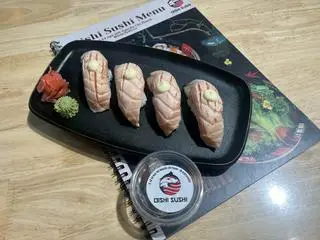 Hình ảnh SET SUSHI CÁ HỒI KHÒ CHÍN