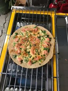 Hình ảnh Bánh tráng nướng trứng cút xúc xích