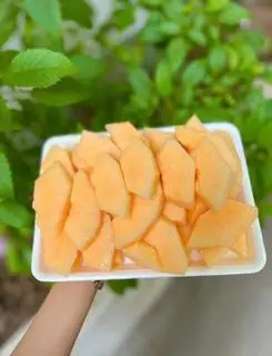 Hình ảnh Dưa lưới ruột cam mix 300gr