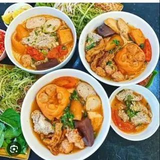 Hình ảnh Bún riêu giò chả cua ốc