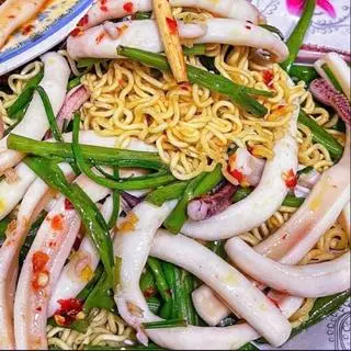 Hình ảnh Mì xào hải sản lớn