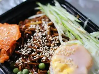 Hình ảnh Mì tương đen