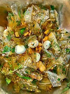Hình ảnh banh tráng dẻo phơi sương trộn mỡ hanh top mỡ tỏi gion