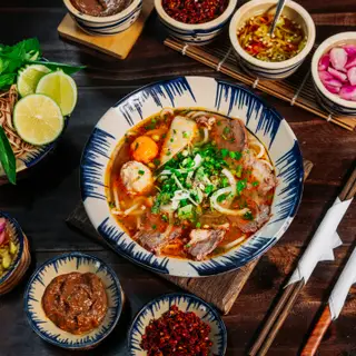 Hình ảnh Bún Bò Đầy Đủ Không Giò