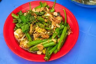 Hình ảnh Trứng cút lộn xào me