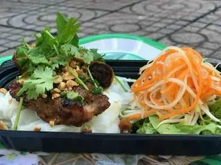 Hình ảnh Bánh ước thịt nướng chả giò đặt biệt 