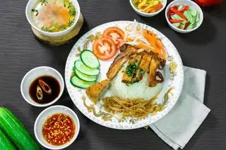 Hình ảnh Cơm tấm sườn -bì - chả