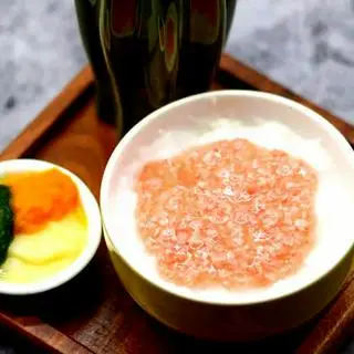 Hình ảnh  Cháo cá hồi sốt gấc 