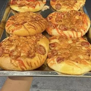 Hình ảnh bánh pizza xúc xích phomai