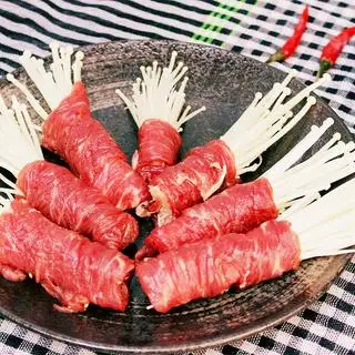 Hình ảnh bò cuộn nấm kim châm