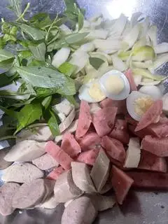 Hình ảnh Bánh tráng trộn chả nem 