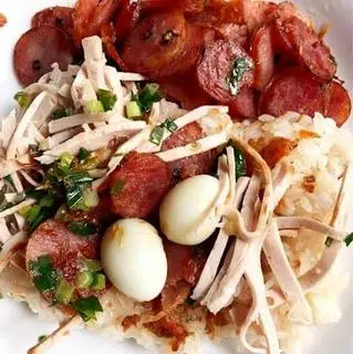 Hình ảnh Xôi Lạp xưởng trứng cút 