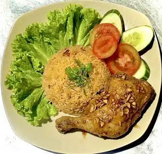 Hình ảnh Cơm Chiên Gà xối mỡ góc tư 