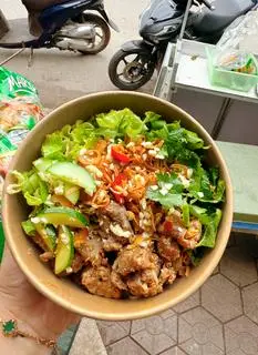 Hình ảnh Bún trộn thịt nướng giềng mẻ - mắm nêm