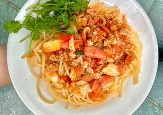 Hình ảnh Mì ý sốt bò bằm + thanh cua