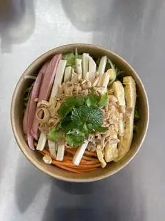 Hình ảnh Bún trộn thập cẩm