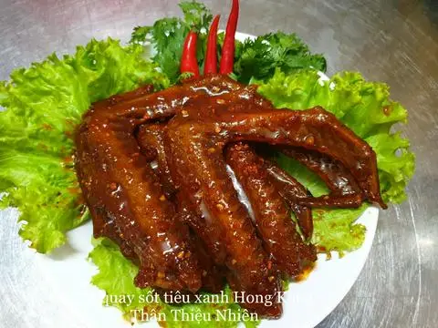 Hình ảnh Cánh vịt phá lấu Hong Kong vị cay - 2 cặp 