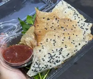 Hình ảnh Bánh Tráng Nướng Chấm Mắm Ruốc