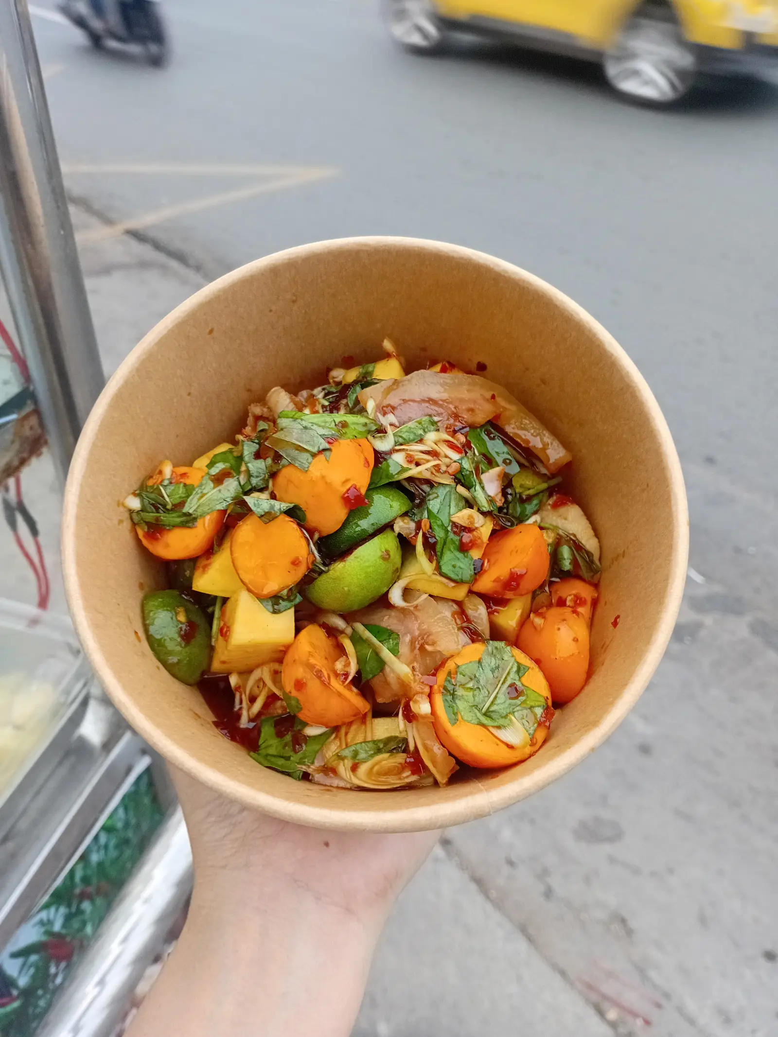 Hình ảnh Chân gà sốt thái mix mề gà
