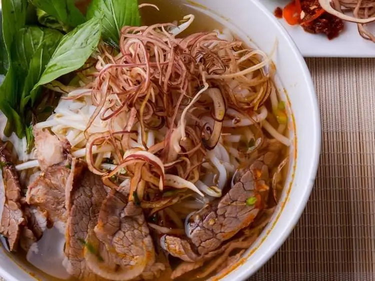 Hình ảnh bún bò nạm chả 