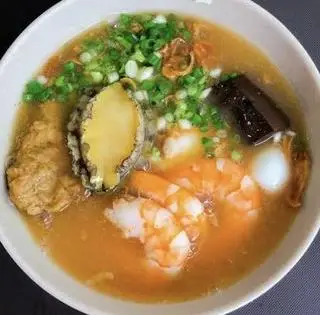 Hình ảnh Bánh canh 3Tôm vừa hoặc 2tôm lớn 1bào ngư 3chả cá chiên 