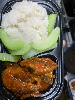 Hình ảnh Cơm cá nục sốt cay