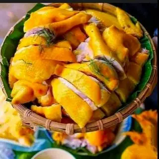 Hình ảnh 1 con gà ủ muối ăn nóng 