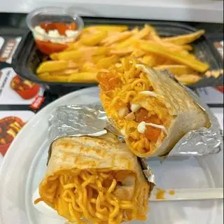 Hình ảnh Tacos mỳ trộn bò bằm
