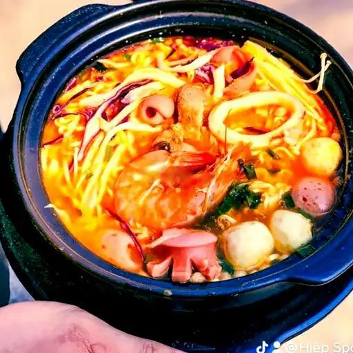 Hình ảnh Mì cay kim chi thập cẩm