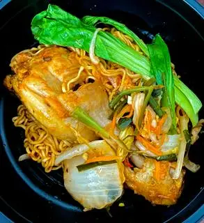 Hình ảnh Mỳ trộn hàn quốc + đùi gà
