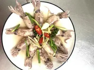 Hình ảnh Mực hấp gừng (7 -8 mực)