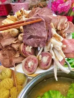 Hình ảnh lẩu bò thập cẩm size vừa