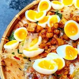 Hình ảnh Bánh tráng trộn tóp mỡ trứng cút lòng đào