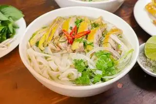 Hình ảnh phở gà chặt