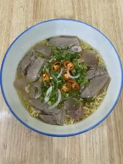 Hình ảnh Bún bò tái gầu