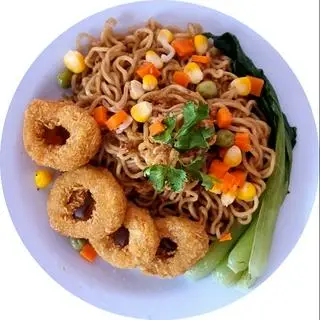 Hình ảnh Mì trộn + gà vòng giòn