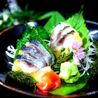 Hình ảnh Sashimi cá trích ép trứng