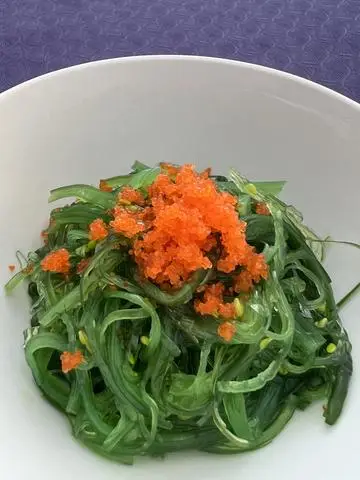 Hình ảnh Rong biển trộn mè kèm trứng tôm