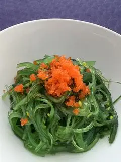 Hình ảnh Rong biển trộn mè kèm trứng tôm