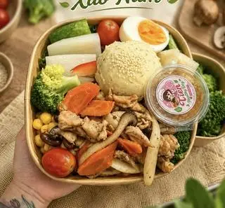 Hình ảnh Bowl Má Đùi Gà Xào Nấm 