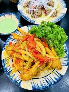 Hình ảnh Chân gà chiên mắm