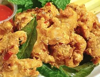 Hình ảnh Chân Gà Rút Xương Chiên Mắm