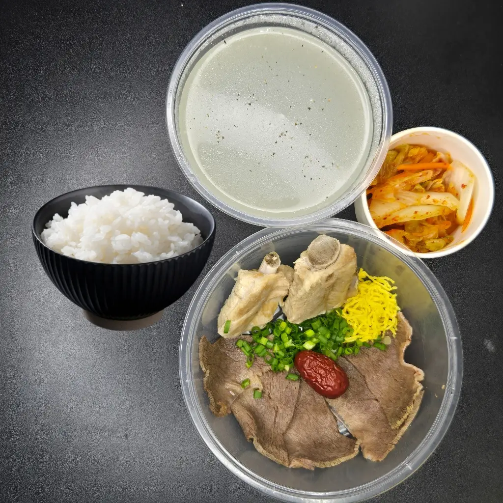 Hình ảnh Canh sườn heo + thịt bò/돼지갈비탕 + 소고기 슬라이스