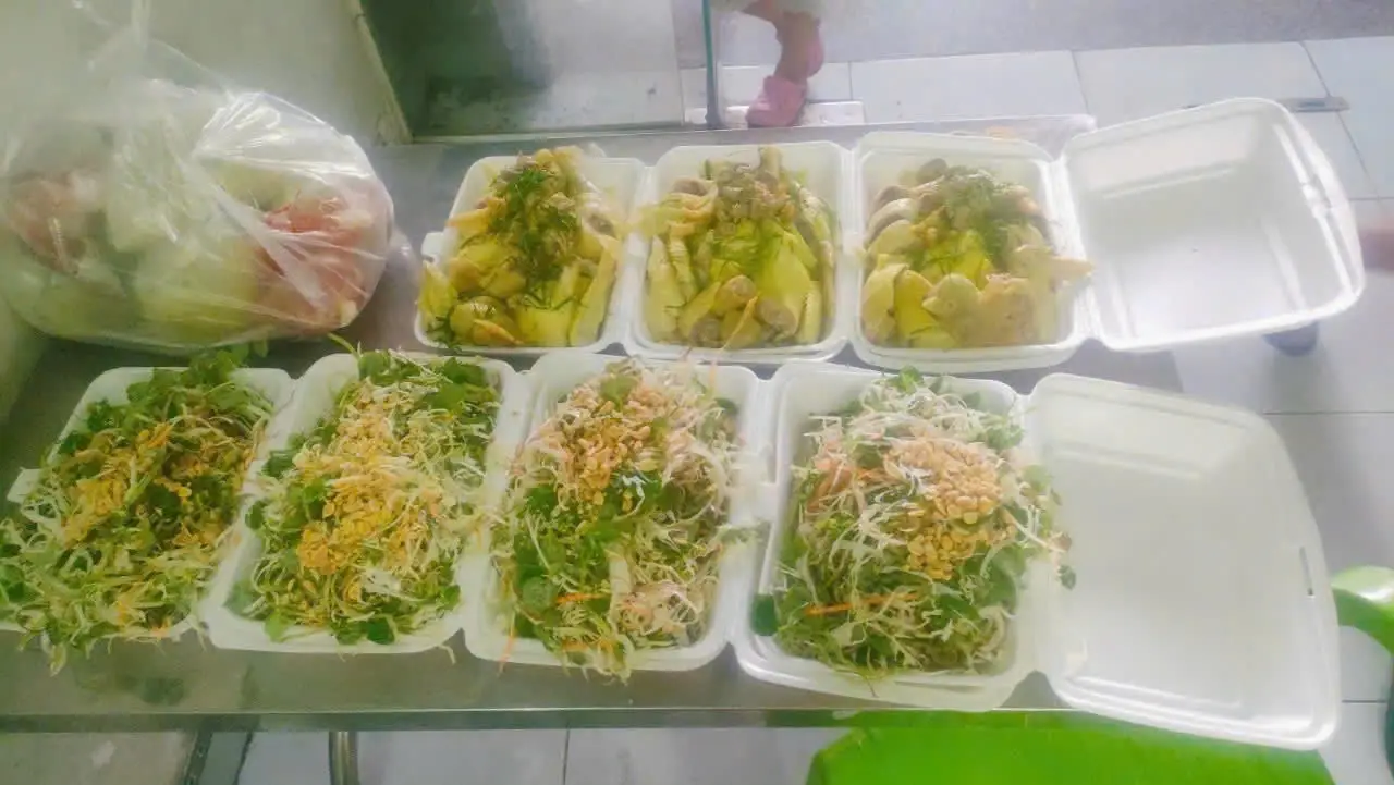 Hình ảnh gỏi gà 1 con đầy đủ bao no