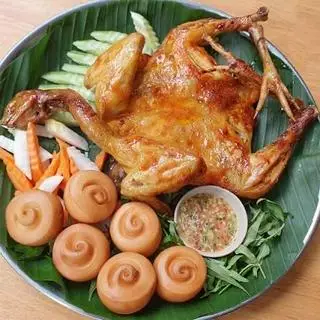 Hình ảnh Gà nướng sốt mắm nhĩ + 4 bánh bao