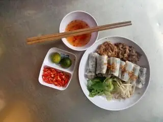 Hình ảnh Bánh cuốn thịt nướng(chả viên)