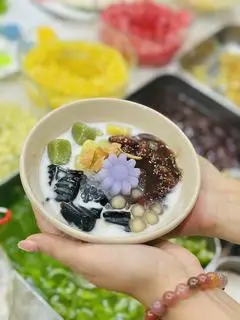 Hình ảnh Chè khoai dẻo sương sáo đậu đỏ