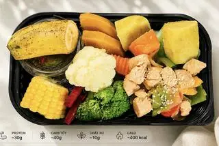 Hình ảnh Thịt bò xào lúc lắc, cơm lứt/khoai lang, rau củ hấp/xào ít dầu